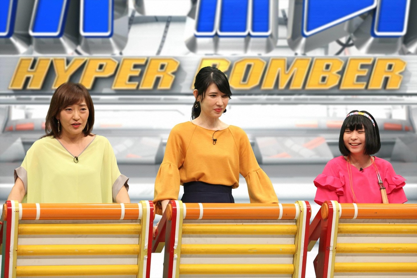 美女インテリチームのにゃんこスター・アンゴラ村長（右端）。(c)フジテレビ