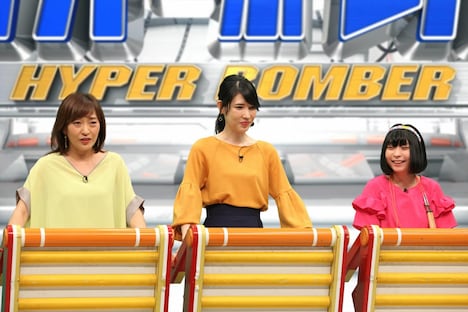 美女インテリチームのにゃんこスター・アンゴラ村長(右端)。(c)フジテレビ