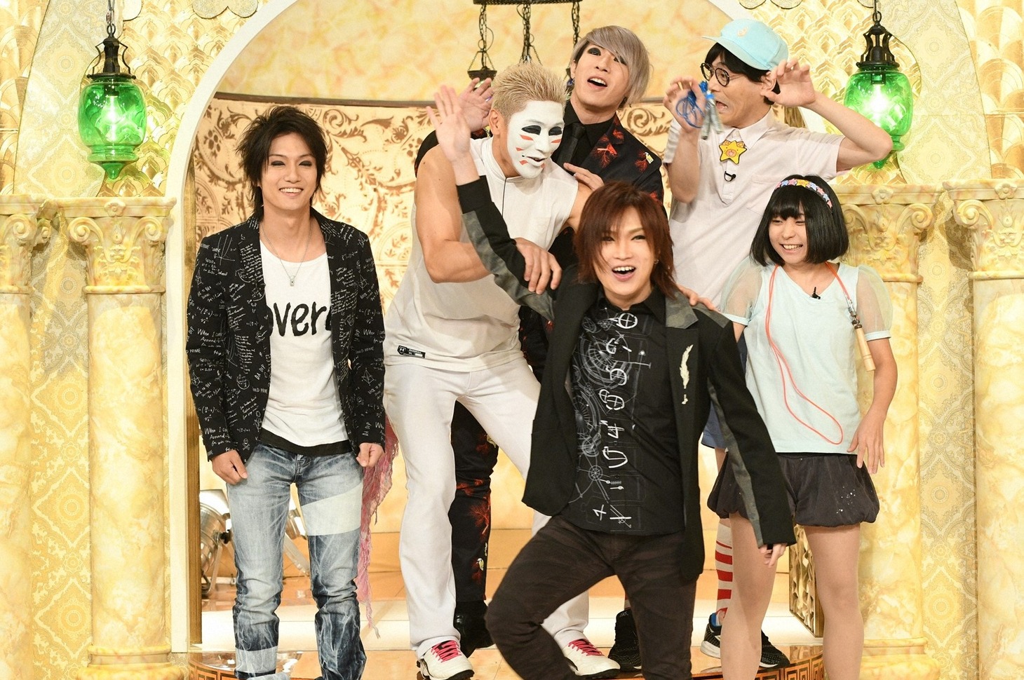 「櫻井・有吉THE夜会」に出演する、ゴールデンボンバーとにゃんこスター。(c)TBS
