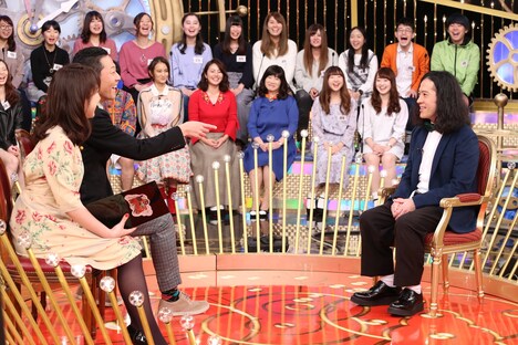 「1周回って知らない話」のワンシーン。(c)日本テレビ