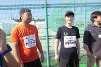 左からトミドコロ、鳥居みゆき。(c)BSフジ