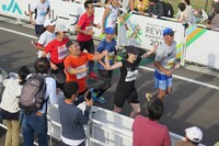 「東北・みやぎ復興マラソン2017」の様子。(c)BSフジ