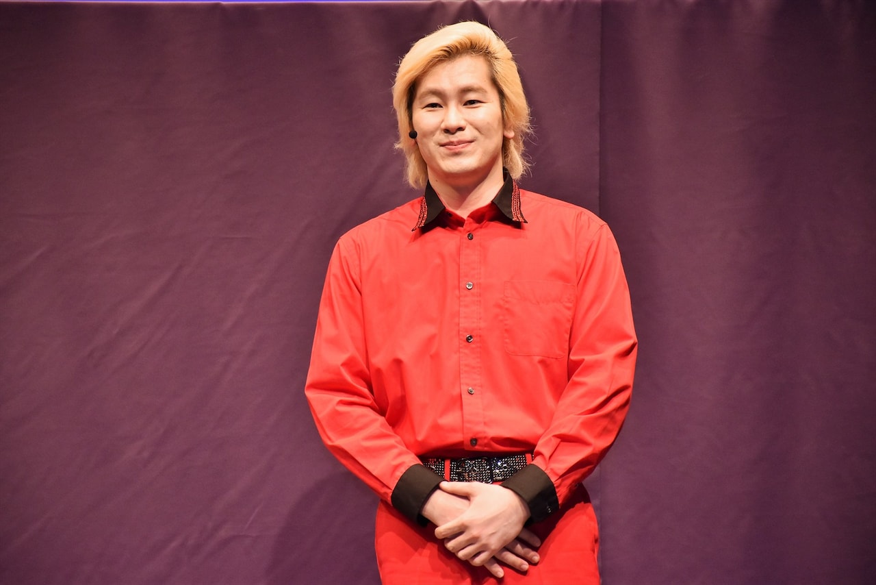 「イータック抗菌化スプレーα」新商品発売記念イベントに出席したメイプル超合金カズレーザー。