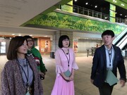 「旅ずきんちゃん」にて「東京競馬場を楽しむ旅」に臨む（左から）大久保佳代子、メイプル超合金・安藤なつ、阿佐ヶ谷姉妹・江里子、ペナルティ・ヒデ。(c)CBC