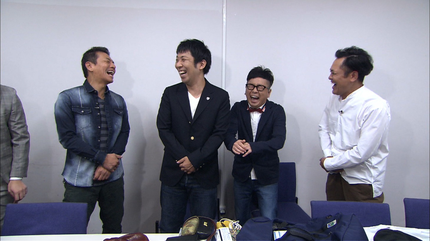 パンクブーブー（中央）と、くりぃむしちゅー。(c)テレビ朝日