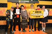 優勝者のジェラードン（右）と準優勝者のネルソンズ（左）。