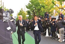 「御堂筋オータムパーティー2017 御堂筋ランウェイ」に登場したダウンタウン。