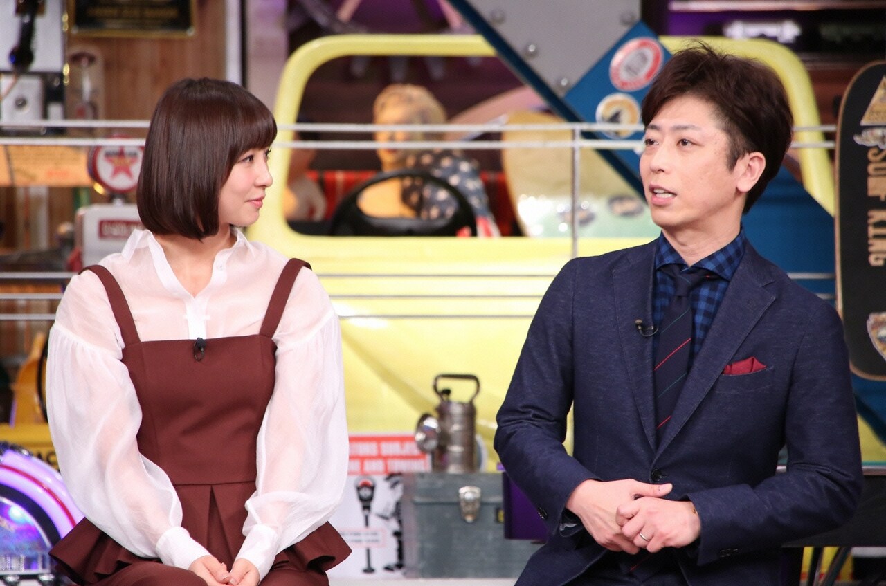 左から篠田麻里子、フットボールアワー後藤。(c)日本テレビ