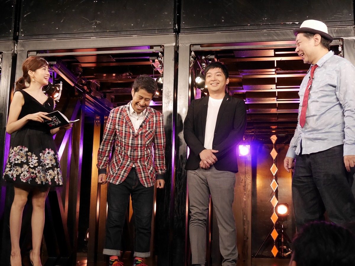 左から曽田茉莉江、ウエストランド、鈴木おさむ。(c)BSフジ