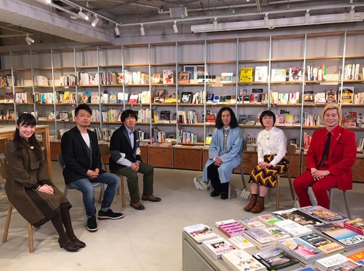 「アメトーーク！」の「本屋で読書芸人」のワンシーン。(c)テレビ朝日