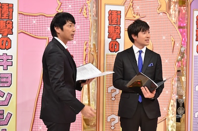 左からチュートリアル徳井、桝太一アナウンサー。(c)日本テレビ