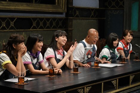 笑福亭鶴瓶とももいろクローバーZ。(c)関西テレビ