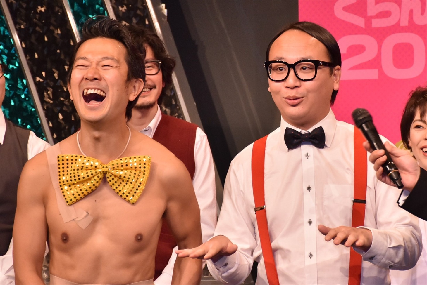 （手前左から）アキラ100%、トレンディエンジェルたかし。