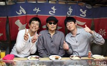 博多華丸・大吉と井上陽水（中央）。