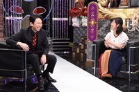 左から有吉弘行、武内由紀子。(c)日本テレビ