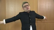 撮影後、感想を語る野性爆弾くっきー。