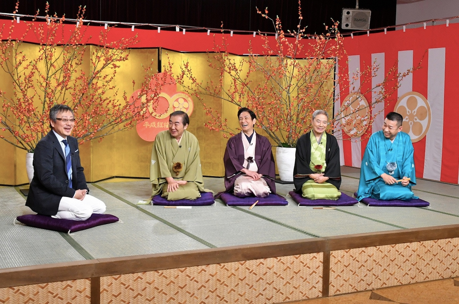 「平成紅梅亭」のワンシーン。(c)読売テレビ