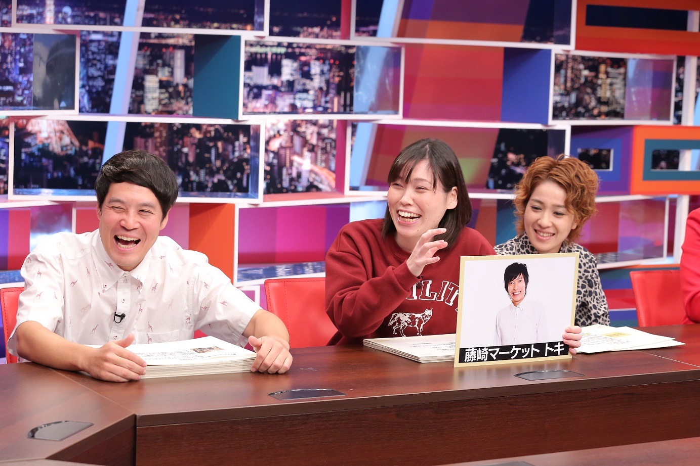 「採用！フリップNEWS」に出演する（左から）タカアンドトシ・タカ、尼神インター。(c)中京テレビ