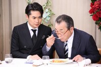 平成ノブシコブシ吉村親子 (c)日本テレビ