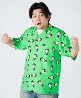 「富澤アロハシャツ」を着たサンドウィッチマン富澤。