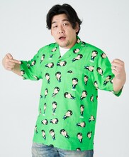 「富澤アロハシャツ」を着たサンドウィッチマン富澤。