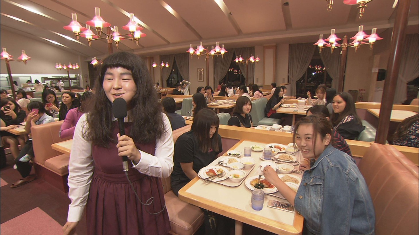 ゆにばーす・はらによる中継のワンシーン。(c)CBC