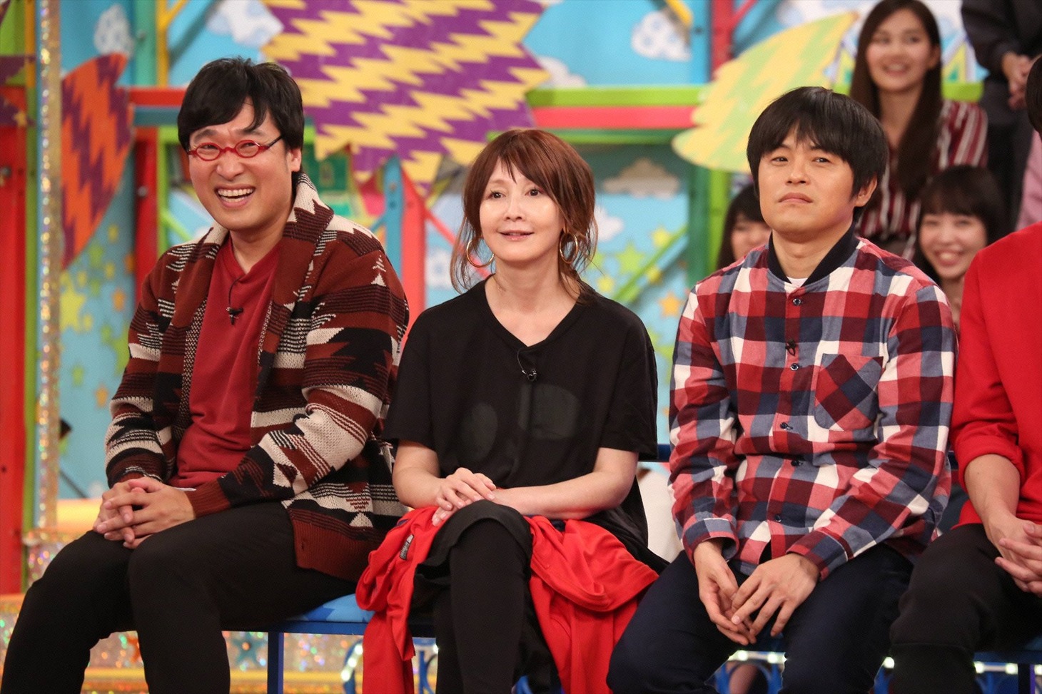 「VS嵐」に出演する（左から）南海キャンディーズ山里、YOU、バカリズム。(c)フジテレビ