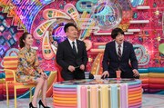 雨上がり決死隊と大石絵理（左）。(c)テレビ朝日