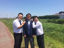 左からアンタッチャブル山崎、カンニング竹山、次長課長・河本。(c)2017 熱血！ガチギレ竹八先生製作委員会