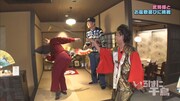“舞って舞って舞って頂戴”で遊ぶ千鳥と武将様。(c)いろはに千鳥