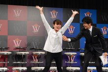 喜びを爆発させるまとばゆう。