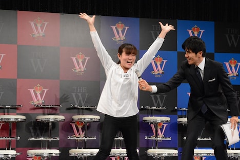 喜びを爆発させるまとばゆう。