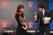 泣く演技をする紺野ぶるま。