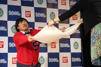 任命状を受け取る上杉みち。