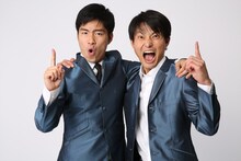 ジャルジャル。左から、後藤、福徳。(c)ABC