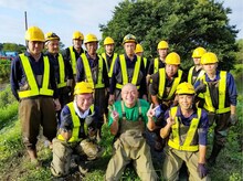 鹿島川排水機場を訪れるあばれる君（前列中央）。(c)テレビ東京