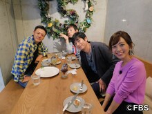 左からコンバット満、博多華丸・大吉、伊藤舞アナウンサー。