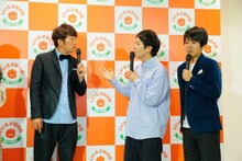 左からTKO木本、うしろシティ。