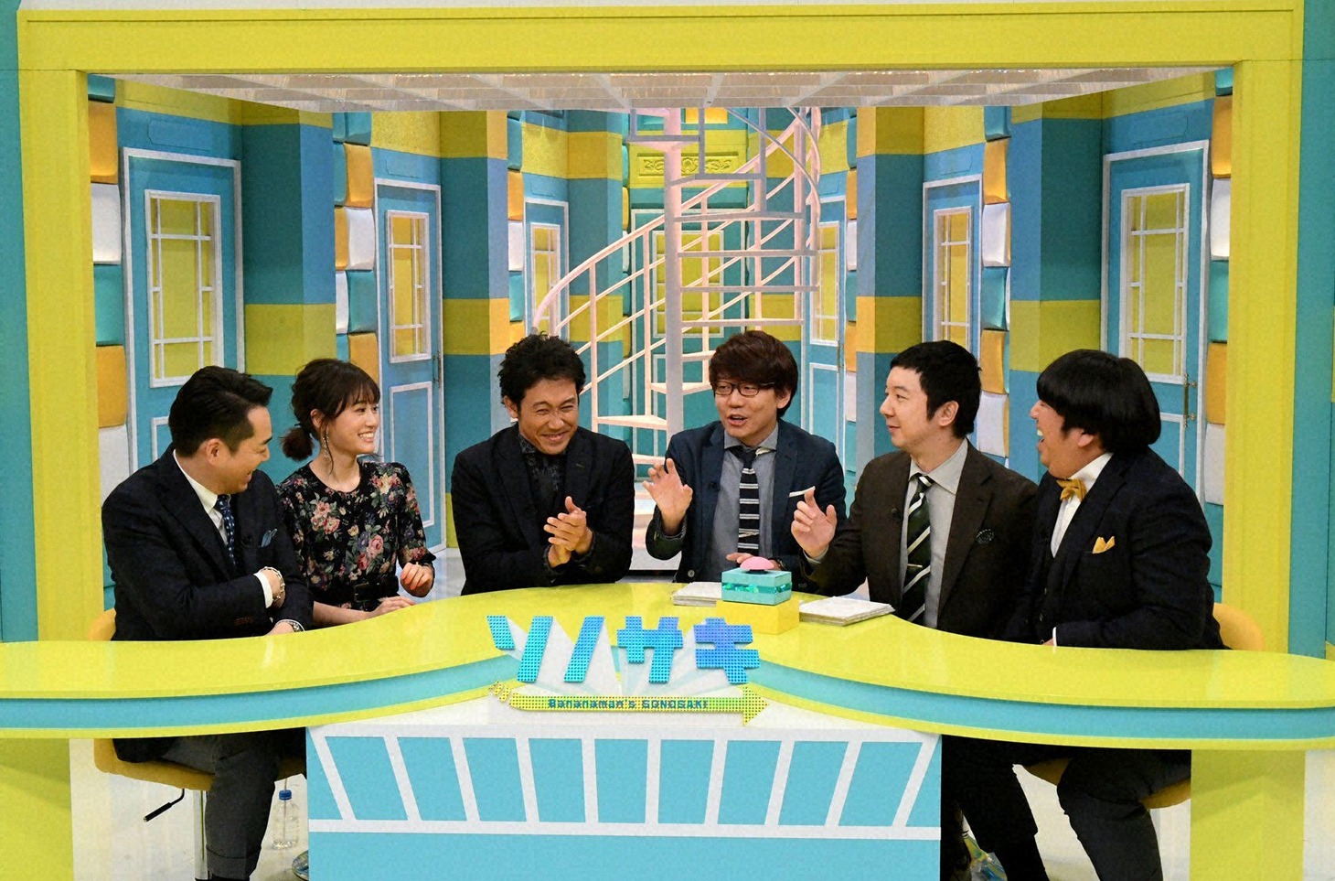 「ソノサキ ～知りたい見たいを大追跡！～」に出演する（左から）バナナマン設楽、前田敦子、大泉洋、三四郎、バナナマン日村。(c)テレビ朝日