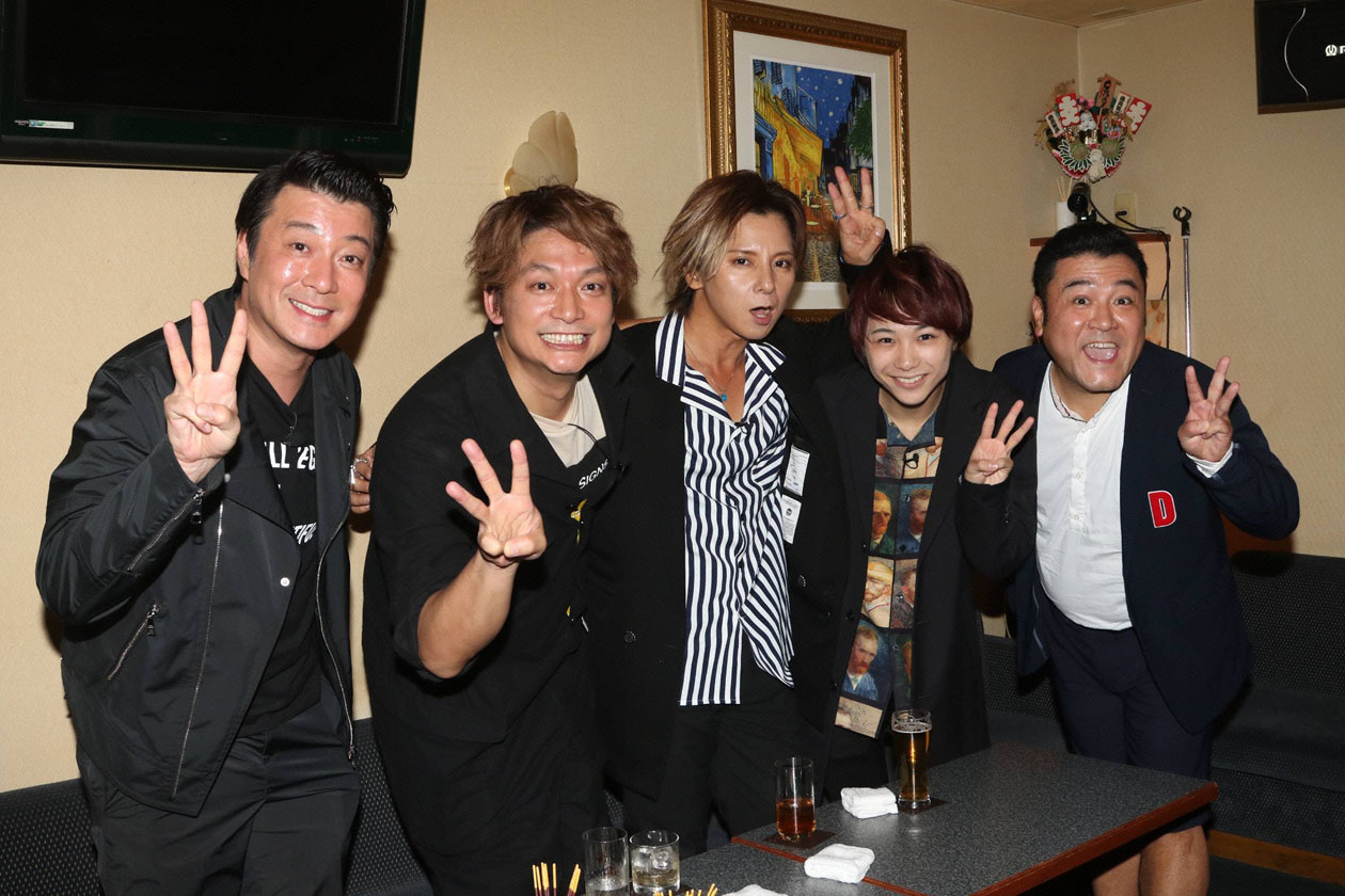左から加藤浩次、香取慎吾、松岡充、須賀健太、アンタッチャブル山崎。(c)フジテレビ