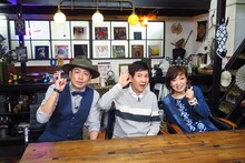 左からイワイガワ井川、関根勤、清水ミチコ。(c)BSフジ