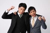 さや香。左から、新山、石井。(c)ABC