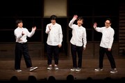 「東京03第19回単独公演『自己泥酔』」の特別公演に出演した、東京03とバカリズム（左）。