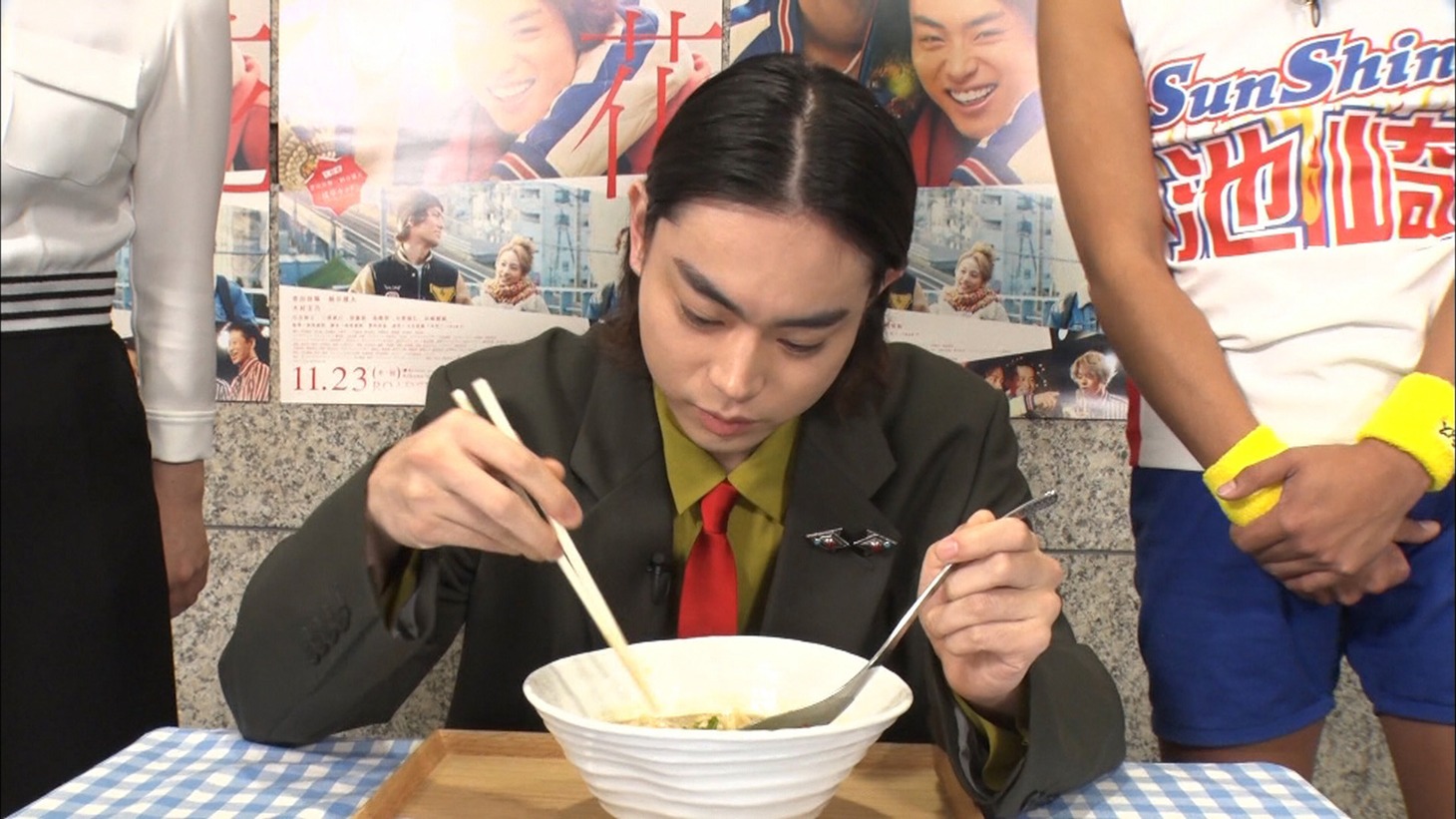 「あのニュースで得する人損する人」のワンシーン。(c)日本テレビ