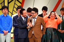 中田カウスにイジられるミキ昴生。