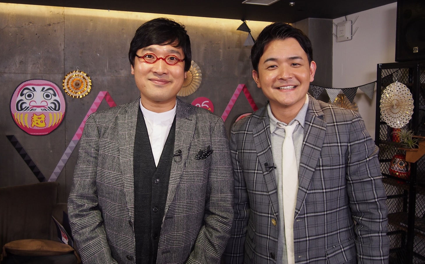 「七転び八起きさん 私それでもめげません！」でMCを務める（左から）南海キャンディーズ山里、千鳥ノブ。(c)関西テレビ