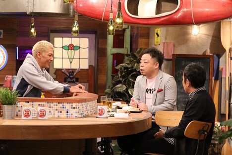 相方・津田への不満を打ち明けるダイアン西澤（中央）。(c)関西テレビ