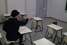 「ピエール瀧のしょんないTV」のワンシーン。(c)静岡朝日テレビ