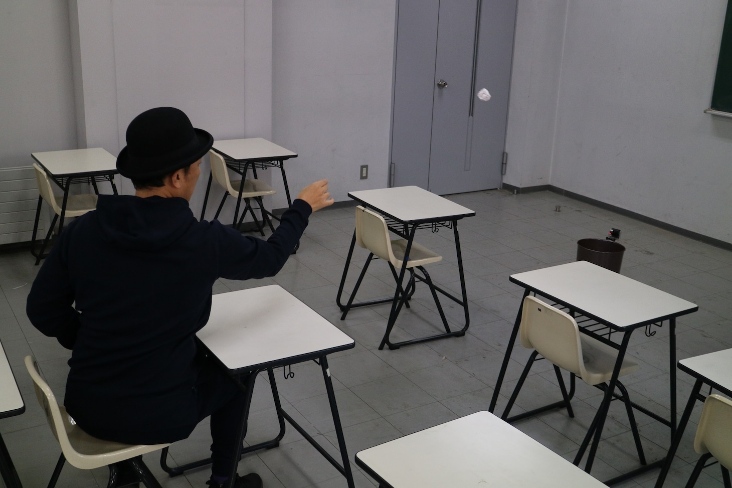 「ピエール瀧のしょんないTV」のワンシーン。(c)静岡朝日テレビ