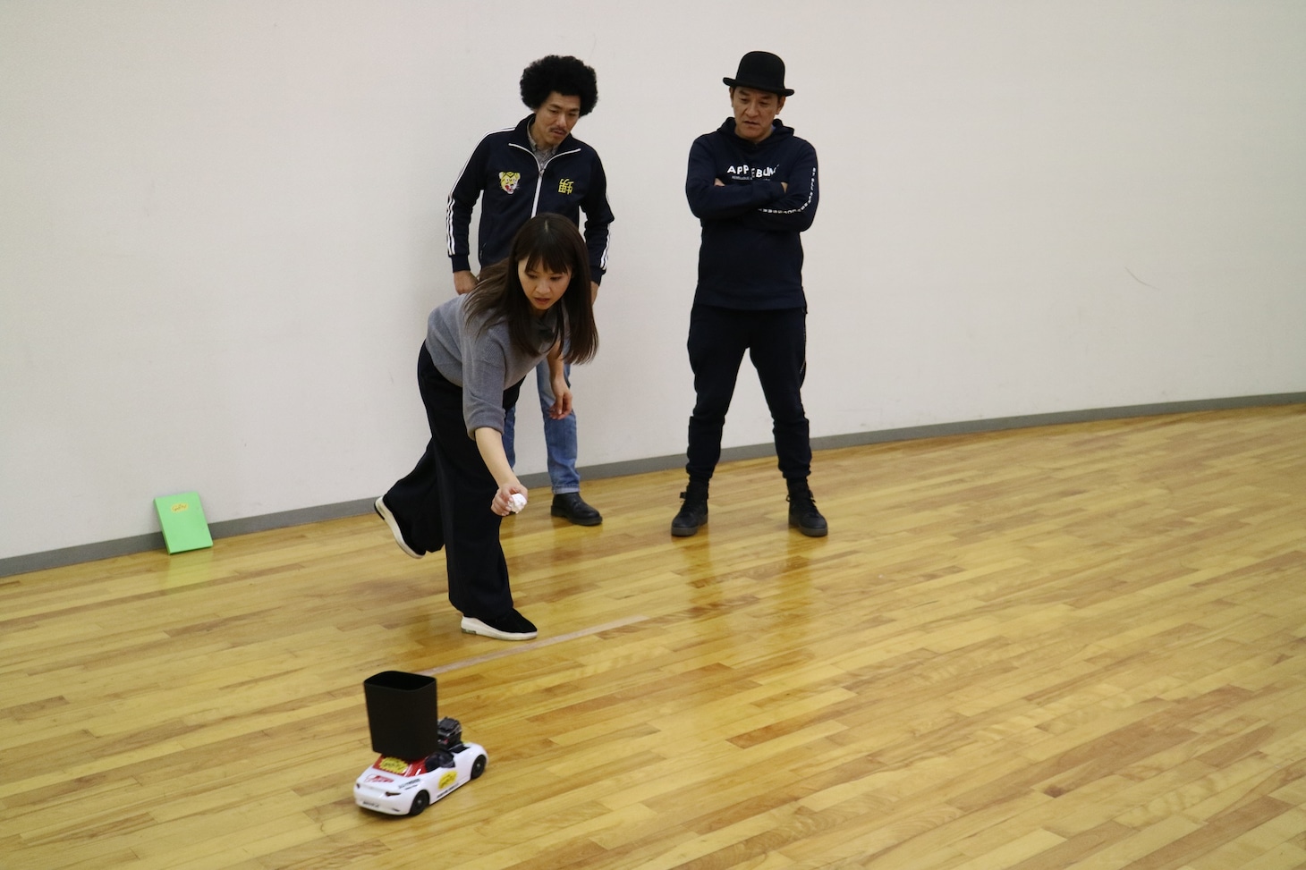 「ピエール瀧のしょんないTV」のワンシーン。(c)静岡朝日テレビ